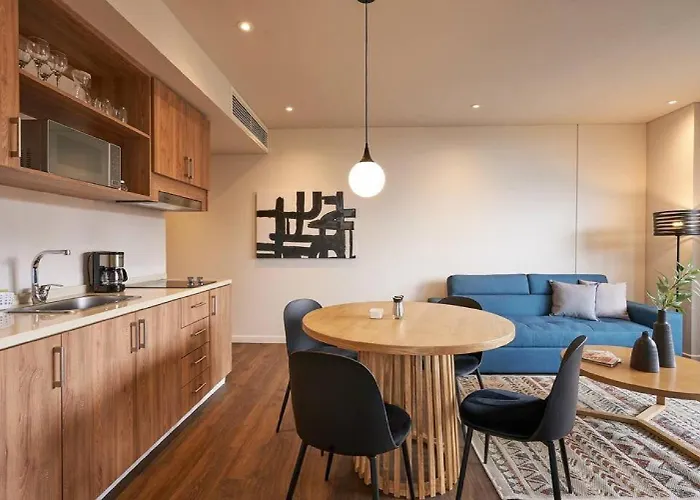 Caluce Apt 5A By Letoh